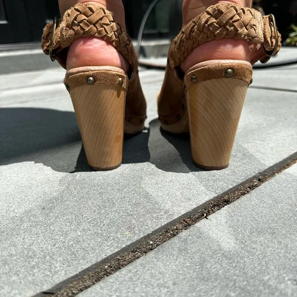 NWOT Ugg Australia Studded Dafni Clogs - Picture 4 of 9